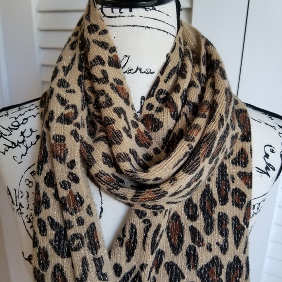 CEJON Scarf Animal Prints With Small Shimmers. - Picture 4 of 10